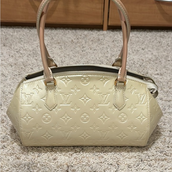 White Louis Vuitton - Picture 2 of 4